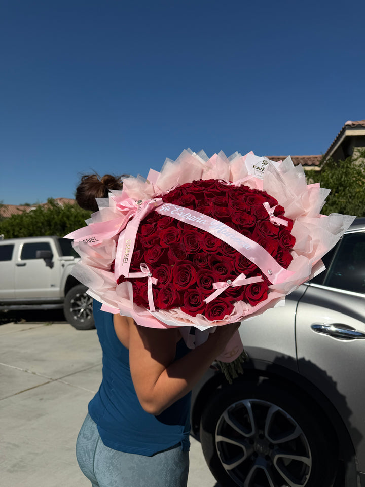 100 White Roses Longstems