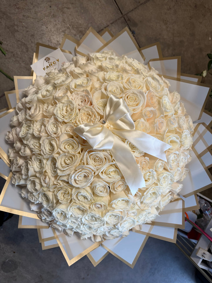 100 White Roses Longstems