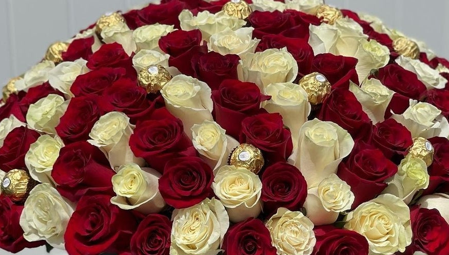 100+Roses in Wood 𝐇𝐞𝐚𝐫𝐭 𝐛𝐨𝐱